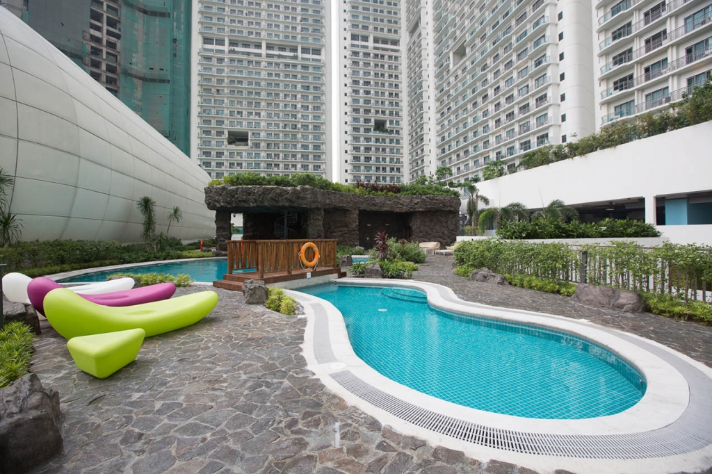 lap pool at acqua private residences